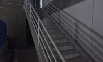 21 2階機械室内鉄骨階段塗装仕上げ状況 沖縄の総合建設業 株式会社 太名嘉組
